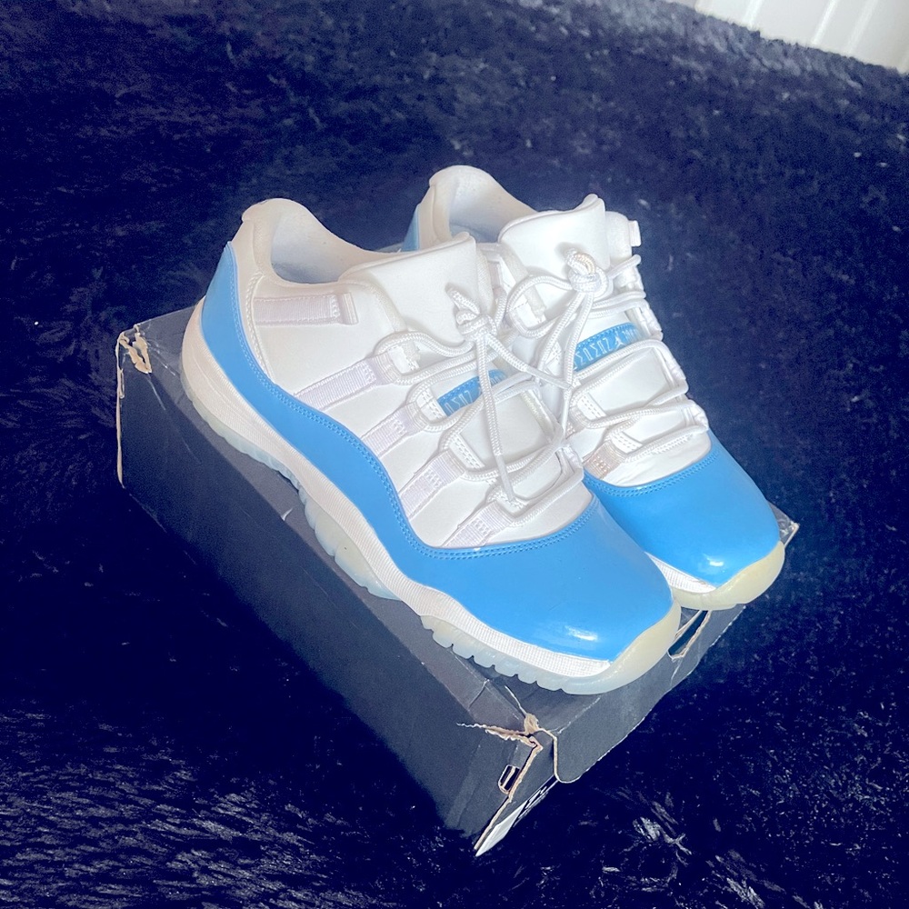 Air Jordan 11 low “University Blue”